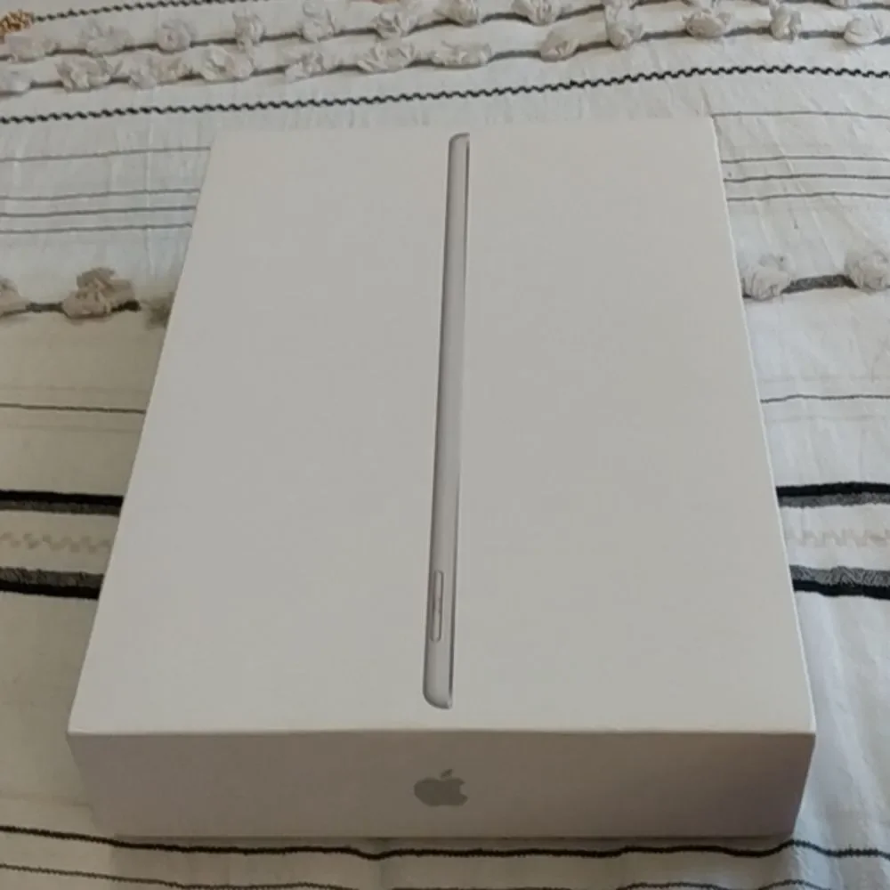 Apple Ipad 7th Generation 128 GB Wifi Keyboard